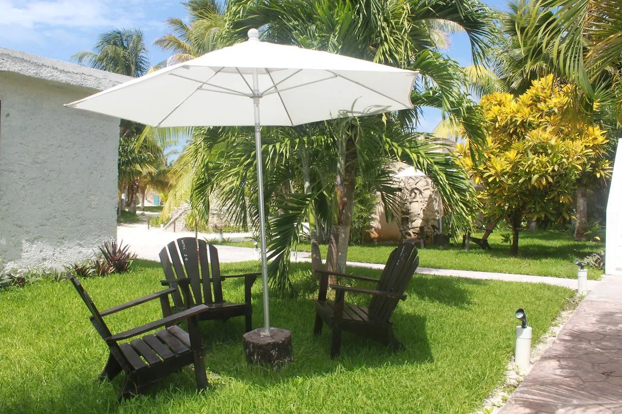 Hotel & Cabanas Zazil Kin טולום 2*,
